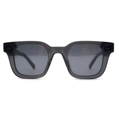 Lex | Zonnebril met donkere glazen in de kleur Grijs voor heren in stijl ideaal voor de lente.