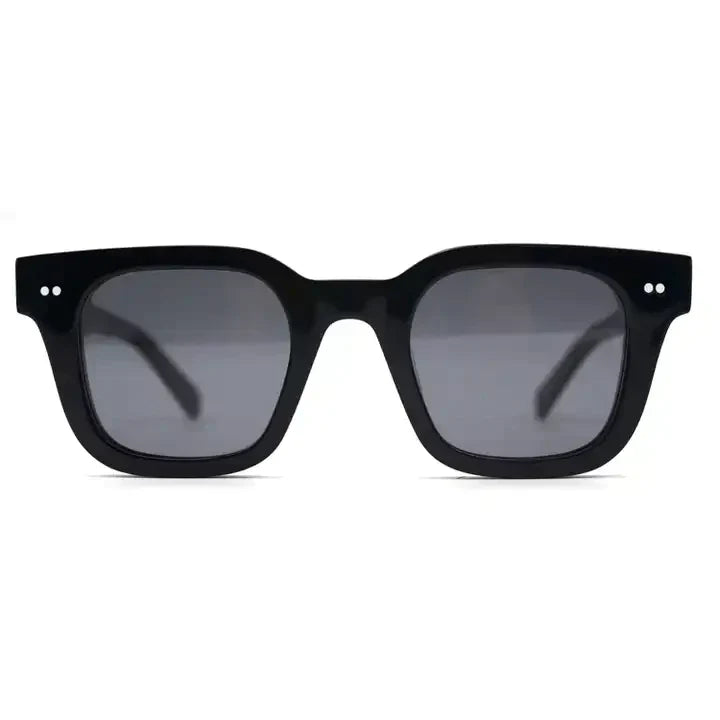 Lex | Zonnebril met donkere glazen in de kleur Zwart voor heren in stijl ideaal voor de lente.