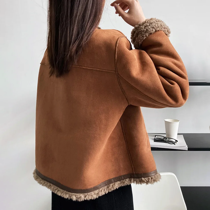 Lola | Luxe fleece jas in de kleur Bruin voor dames in stijl ideaal voor de herfst.