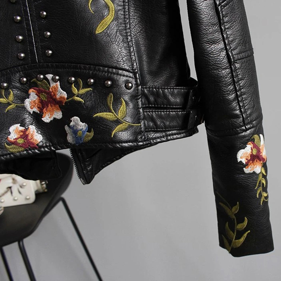 Maartje | Vrouwenjack met bloemen in de kleur Beige voor dames in stijl geschikt voor alle seizoenen.