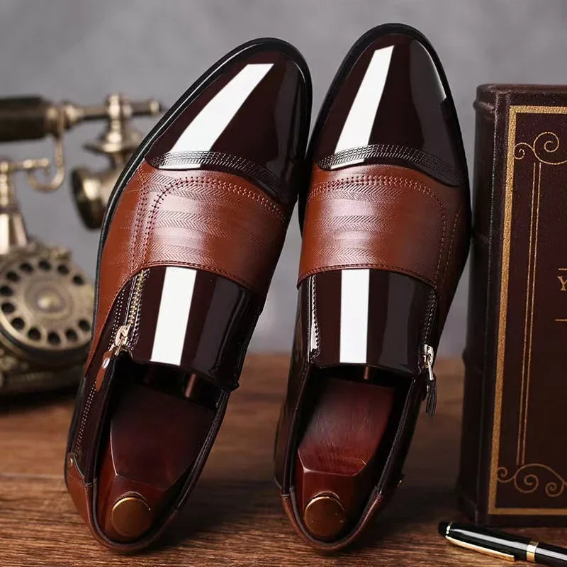 Matthijs | Grote formele lakschoenen in de kleur Zwart voor heren in stijl geschikt voor alle seizoenen.