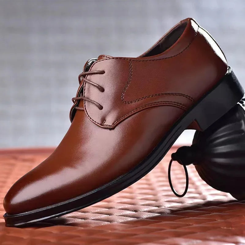 Matthijs | Grote formele lakschoenen in de kleur Zwart voor heren in stijl geschikt voor alle seizoenen.