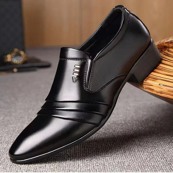 Matthijs | Grote formele lakschoenen in de kleur Zwart voor heren in stijl geschikt voor alle seizoenen.