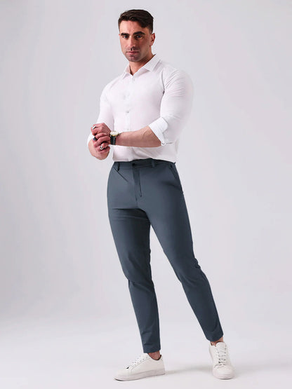 Mike | Slanke broek in de kleur Bruin voor heren in stijl geschikt voor alle seizoenen.