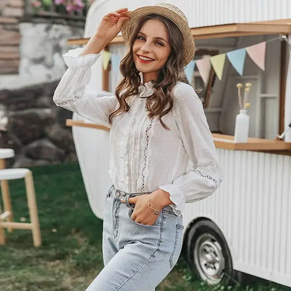 Amélie – Dames Blouse met Kantdetails en Ruches