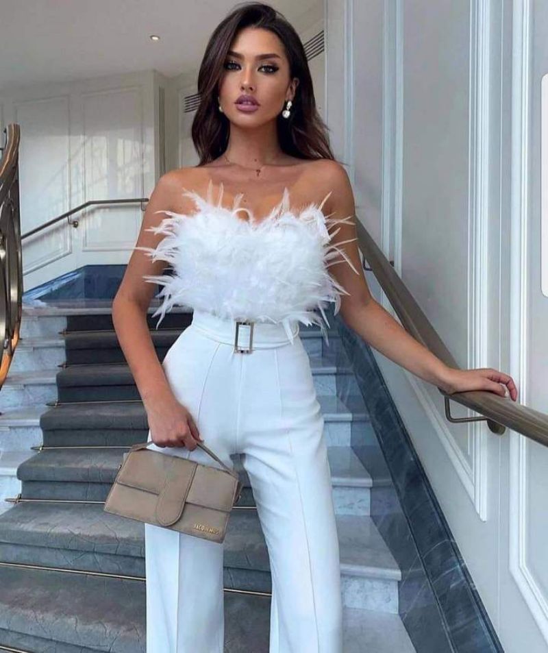 Luxe Jumpsuit met Veren Accent en Lange Mouwen