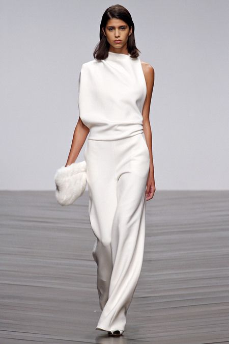 Asymmetrische Jumpsuit Hoge Kraag Ontblootte Schouder - Mode Vibes