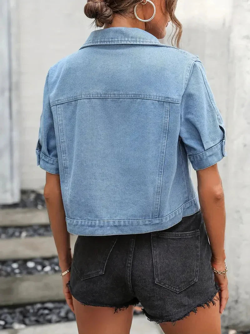 Sabrine Denim jack | Denim overhemd met korte mouwen voor dames in de kleur Babyblauw voor dames in Heritage stijl ideaal voor de herfst.