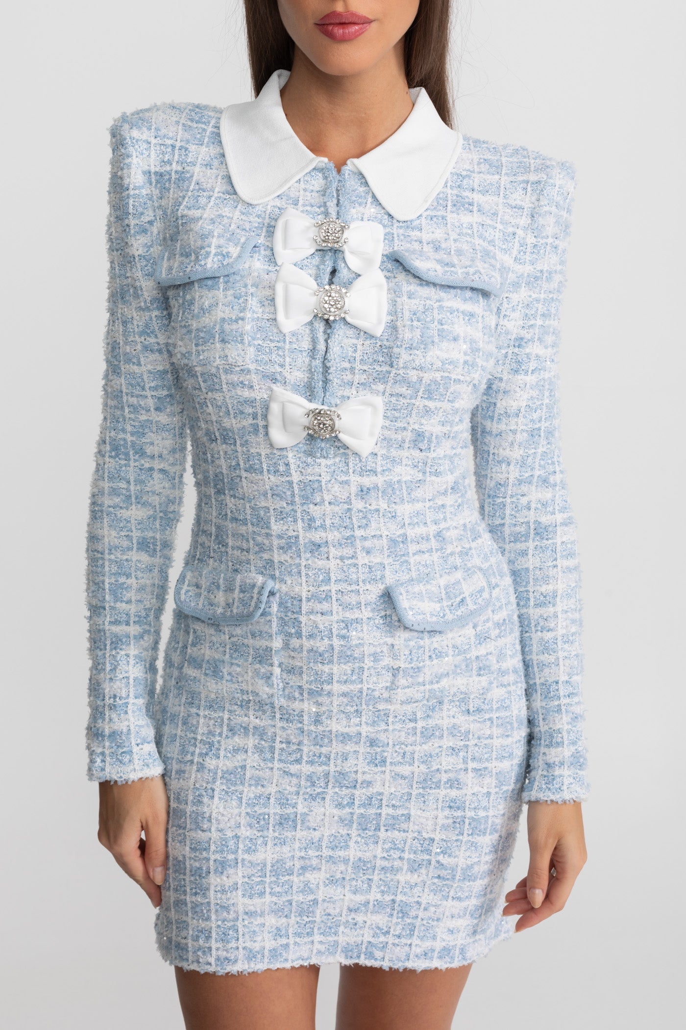 Tweed Mini Jurk met Contrasterende Kraag, Strik en Kristalaccenten