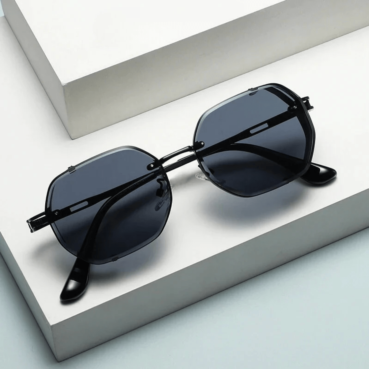 Heren Zonnebril Met Stijlvol Frame en UV Bescherming
