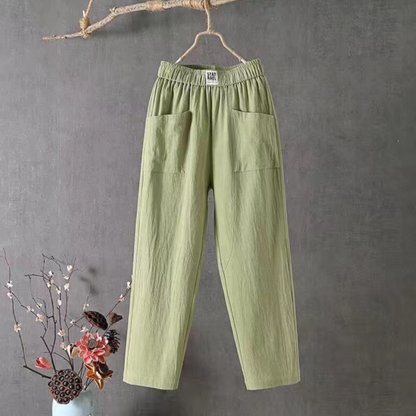 Linnen broek met elastische taille. Gemaakt van hoogwaardig linnen voor duurzaamheid en ademend vermogen, biedt deze broek comfort en stijl voor dagelijks gebruik.
