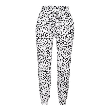 Xandra | Damesbroek met luipaardprint in de kleur Luipaard Wit voor dames in stijl ideaal voor de lente.