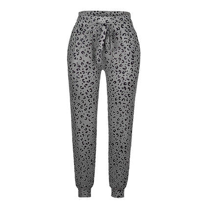 Xandra | Damesbroek met luipaardprint in de kleur Luipaard Wit voor dames in stijl ideaal voor de lente.