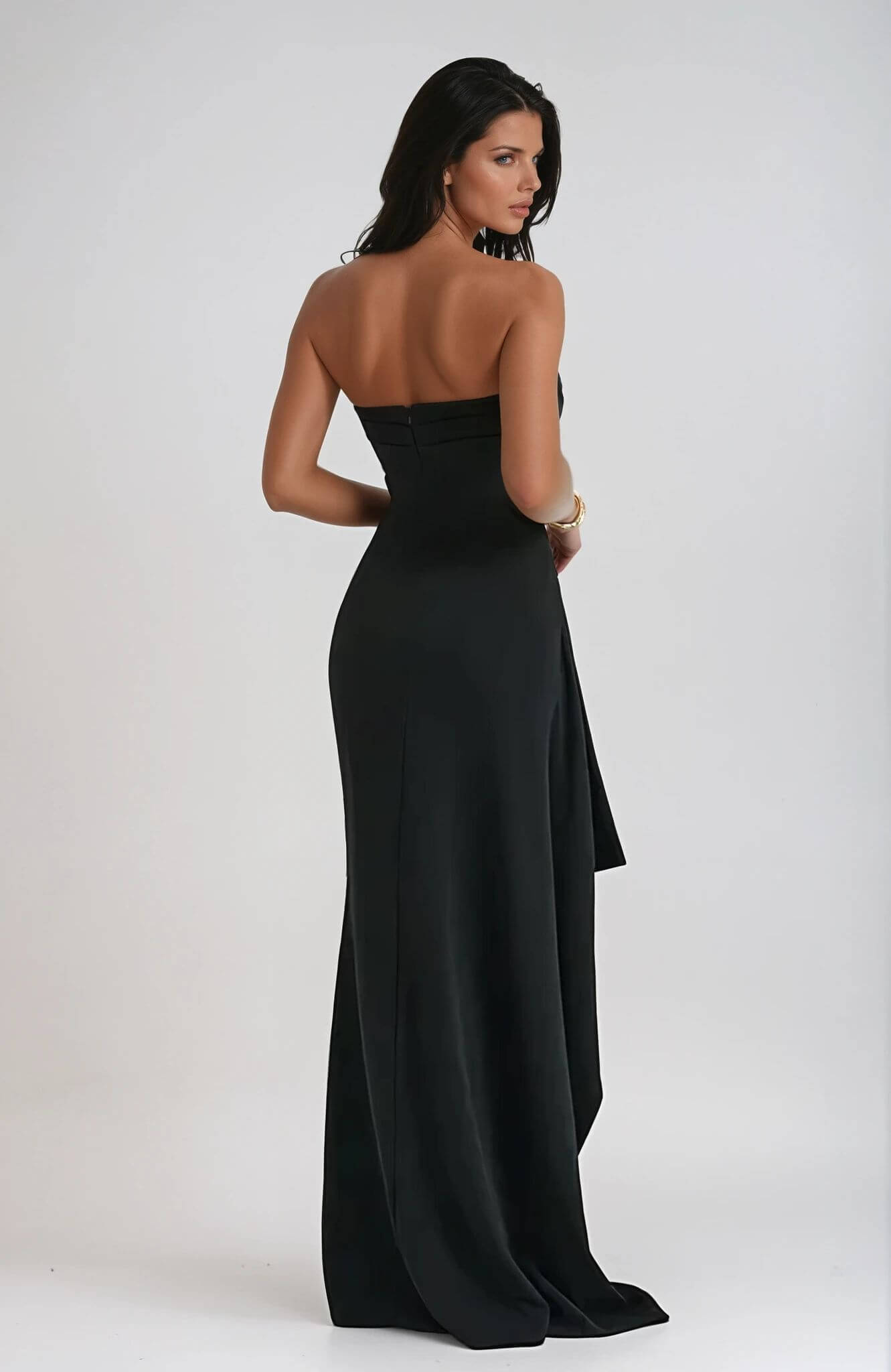 Elegante Jurk met Split en Stralende Details