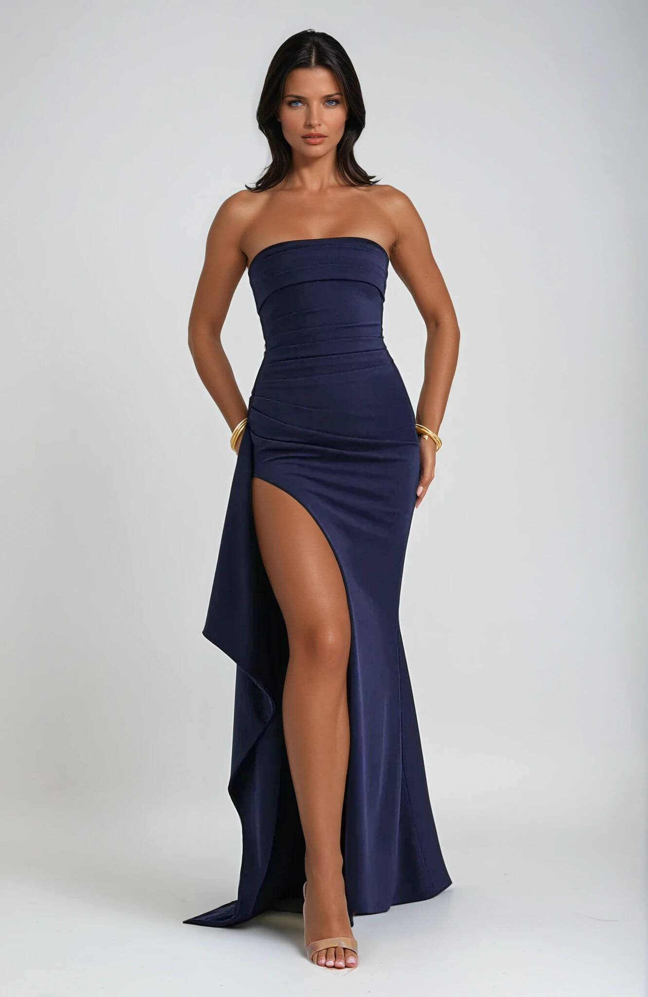 Elegante Jurk met Split en Stralende Details